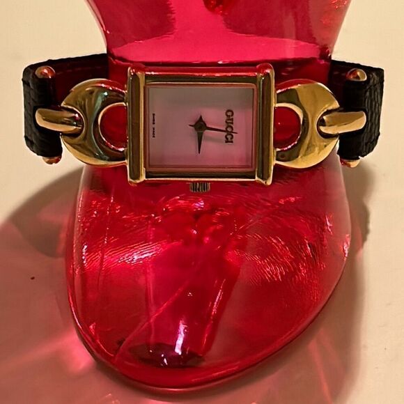 Gucci 1800L Gold Square Face Bracelet Wrist Watch Embossed Leather Band Classy - Picture 13 of 13